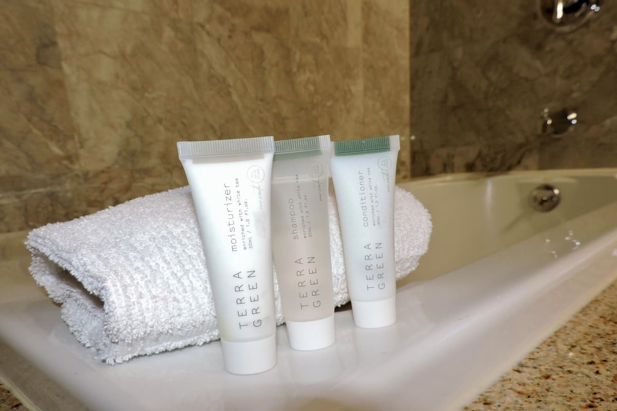 family suite, 2 bedrooms | bathroom | combined shower/bathtub, free toiletries, hair dryer, towels