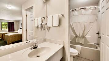 Combined shower/bathtub, free toiletries, hair dryer, towels