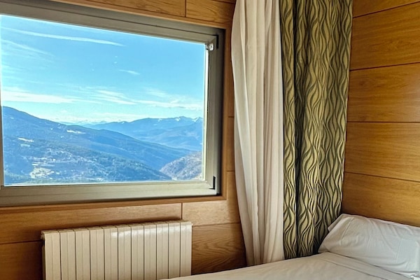 Junior Suite (2 adultes) | 1 chambre, minibar, coffres-forts dans les chambres, bureau