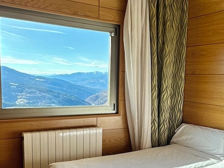 Junior Suite (2 adults) | Minibar, in-room safe, desk, soundproofing