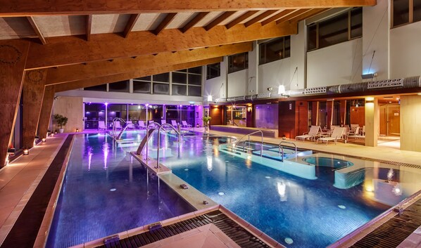 Sauna, hot tub, steam room, Turkish bath/hammam, body treatments