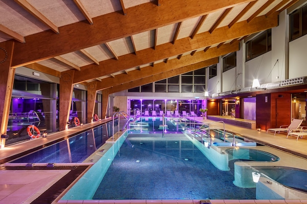 Sauna, hot tub, steam room, Turkish bath, body treatments, hydrotherapy