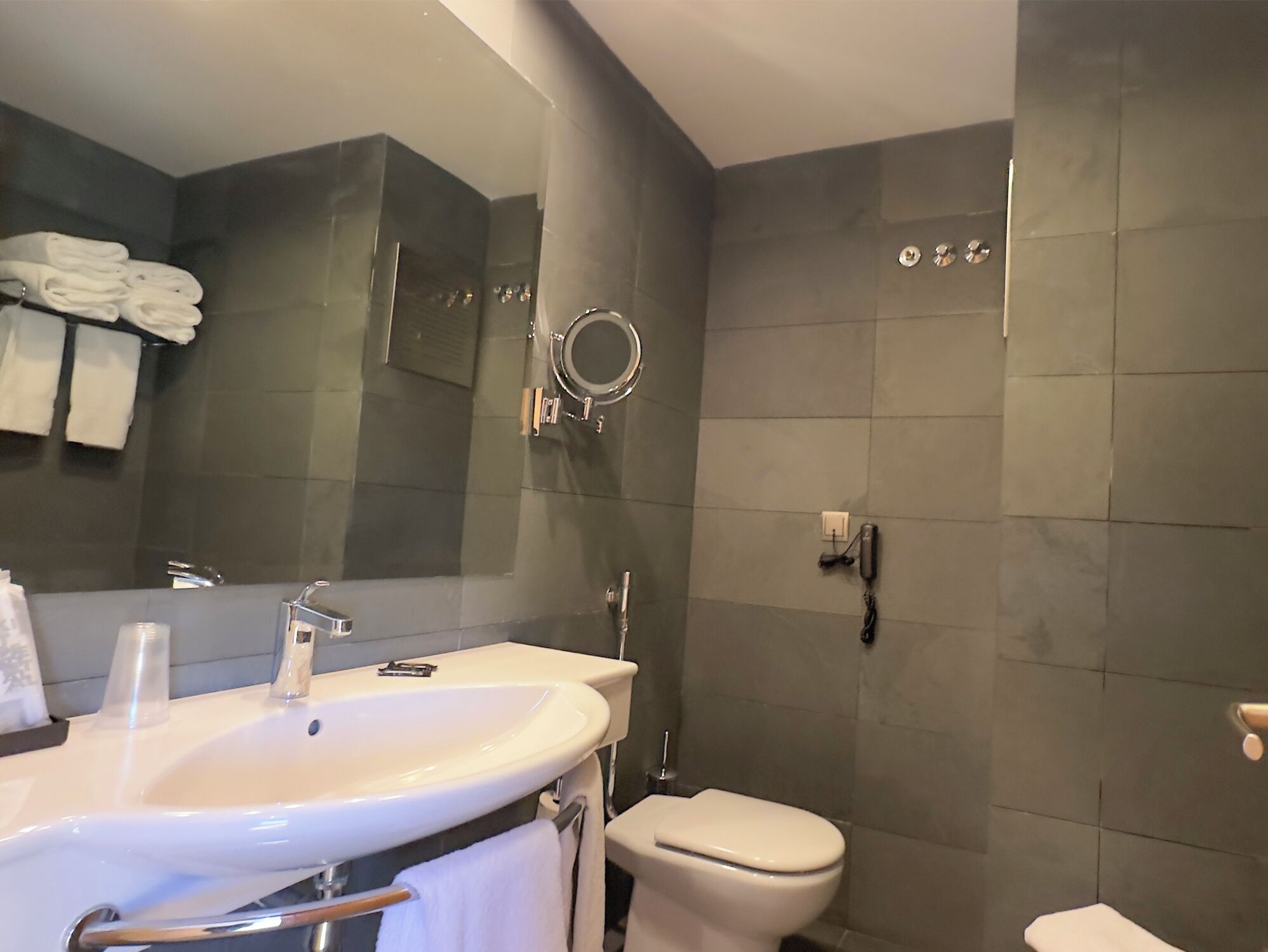 junior suite (2 adults) | bathroom | shower, free toiletries, hair dryer, towels