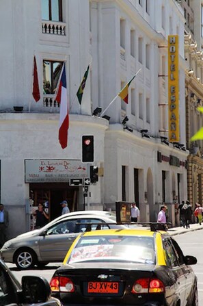 Property entrance - Hotel España (Santiago)