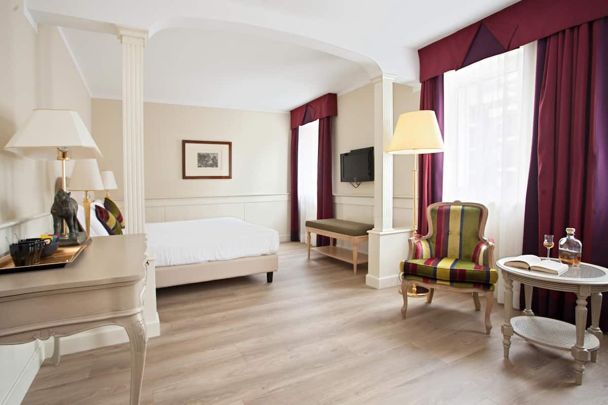 26-inch flat-screen tv with digital channels, tv