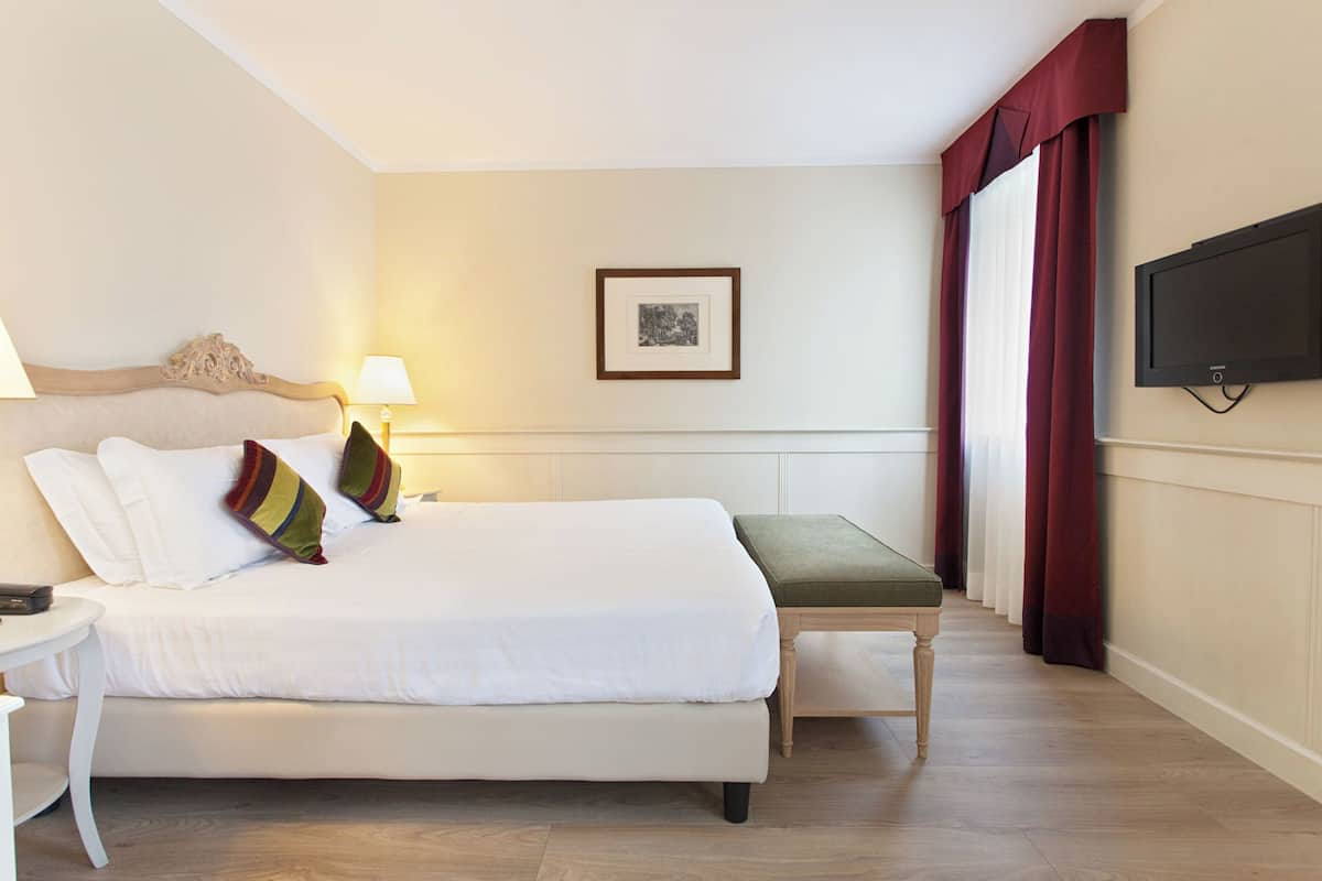 Minibar, in-room safe, desk, soundproofing
