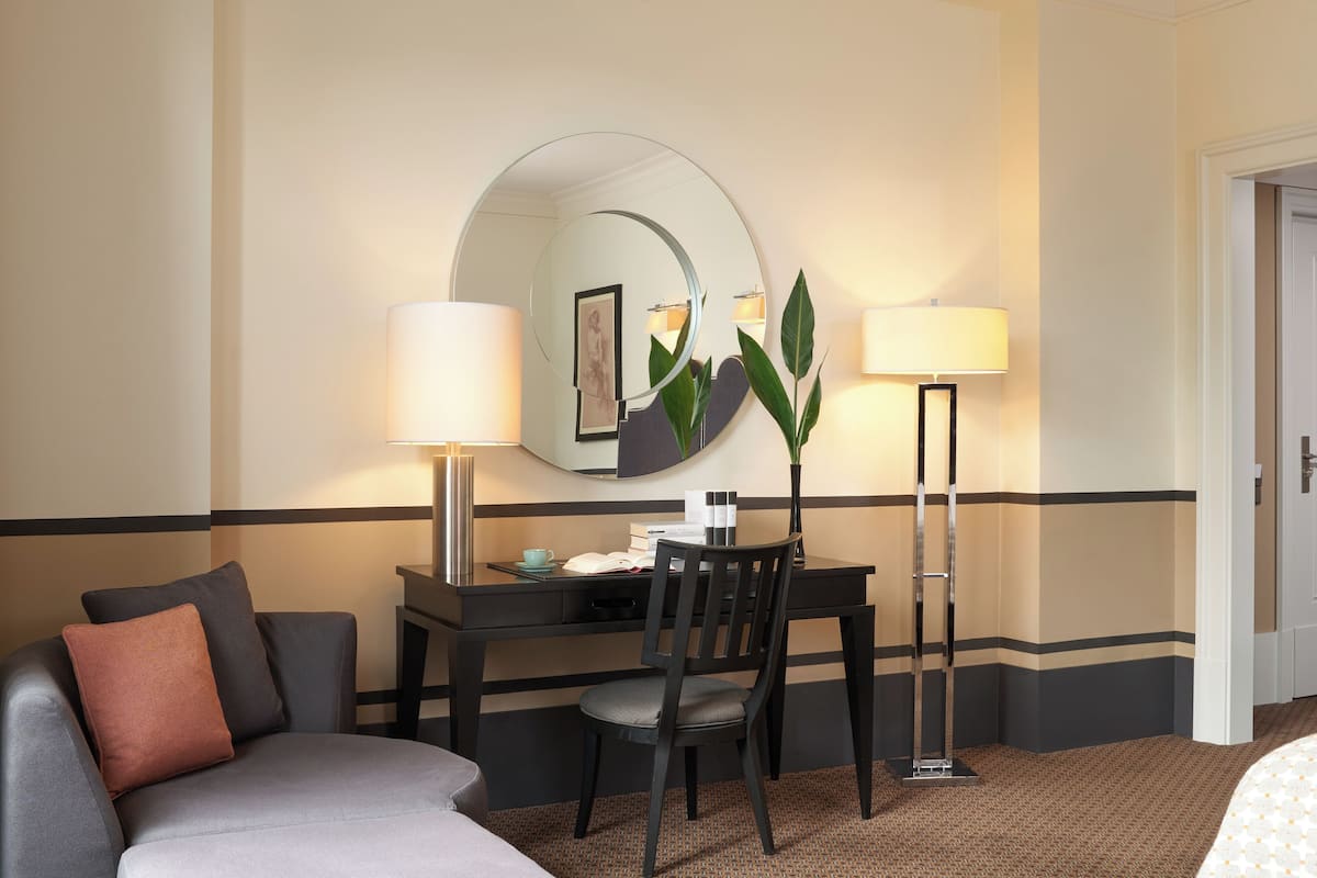 deluxe room, terrace | hypo-allergenic bedding, minibar, in-room safe, desk