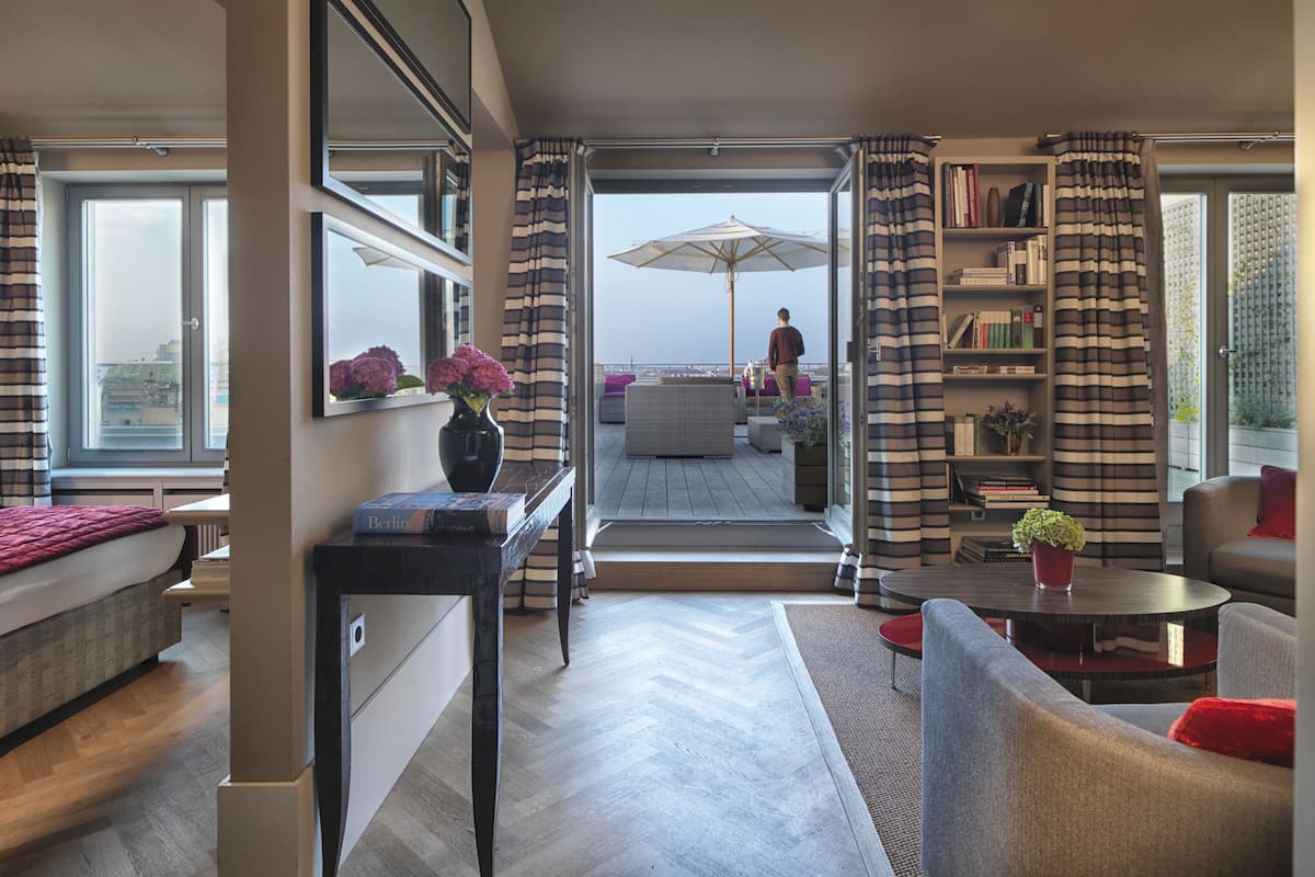 Suite, terraza | Ropa de cama hipoalergénica, minibar, caja fuerte