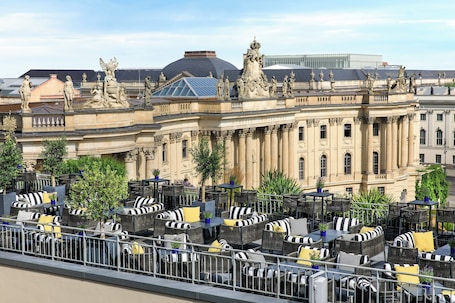 Terraza en la azotea. Hotel De Rome Berlin