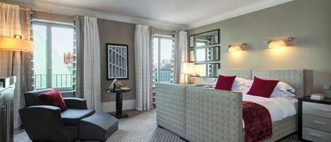 Deluxe Room | Hypo-allergenic bedding, minibar, in-room safe, individually decorated