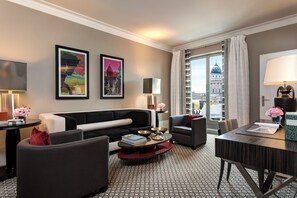 Hypo-allergenic bedding, minibar, in-room safe, individually decorated