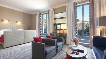 Deluxe Suite, 1 Bedroom | Hypo-allergenic bedding, minibar, in-room safe, individually decorated