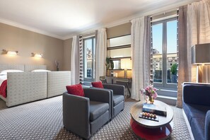 Deluxe Suite, 1 Bedroom | Hypo-allergenic bedding, minibar, in-room safe, individually decorated