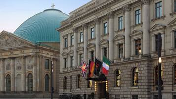 المنشأة من الخارج