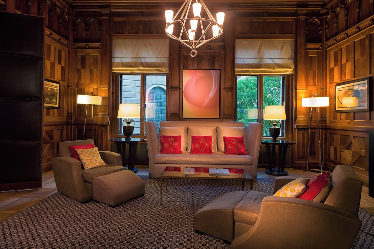 Suite (Historic Banker) | Ropa de cama hipoalergénica, minibar, caja fuerte