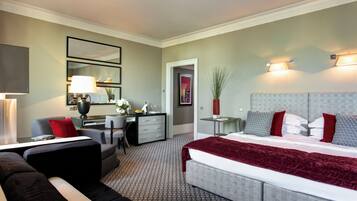 Executive Suite | Hypo-allergenic bedding, minibar, in-room safe, individually decorated