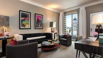 Premier Suite, 1 Bedroom | Hypo-allergenic bedding, minibar, in-room safe, individually decorated