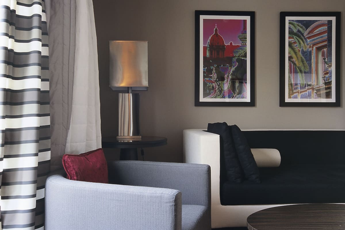 Suite superior | Ropa de cama hipoalergénica, minibar, caja fuerte