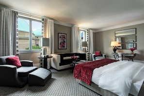 Executive Suite | Hypo-allergenic bedding, minibar, in-room safe, individually decorated