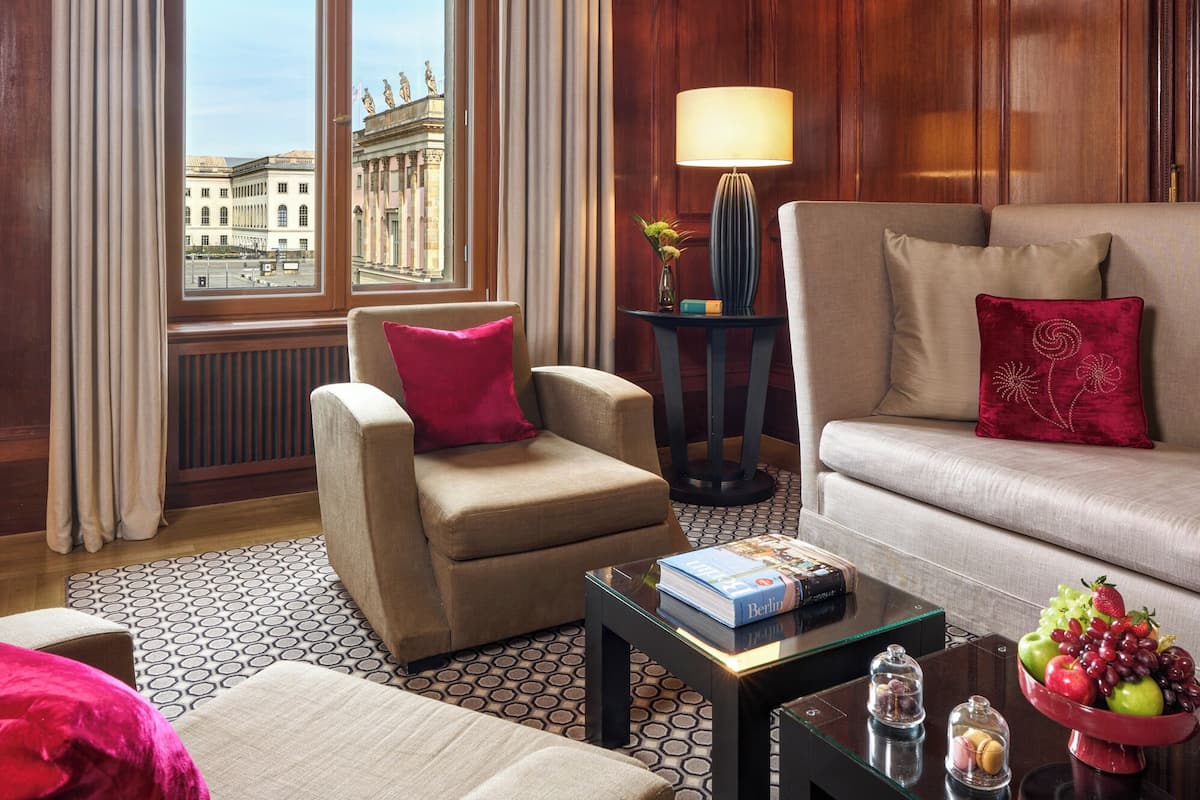 Hypo-allergenic bedding, minibar, in-room safe, individually decorated