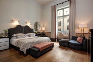 Camera Deluxe | Biancheria da letto ipoallergenica, minibar, una cassaforte in camera