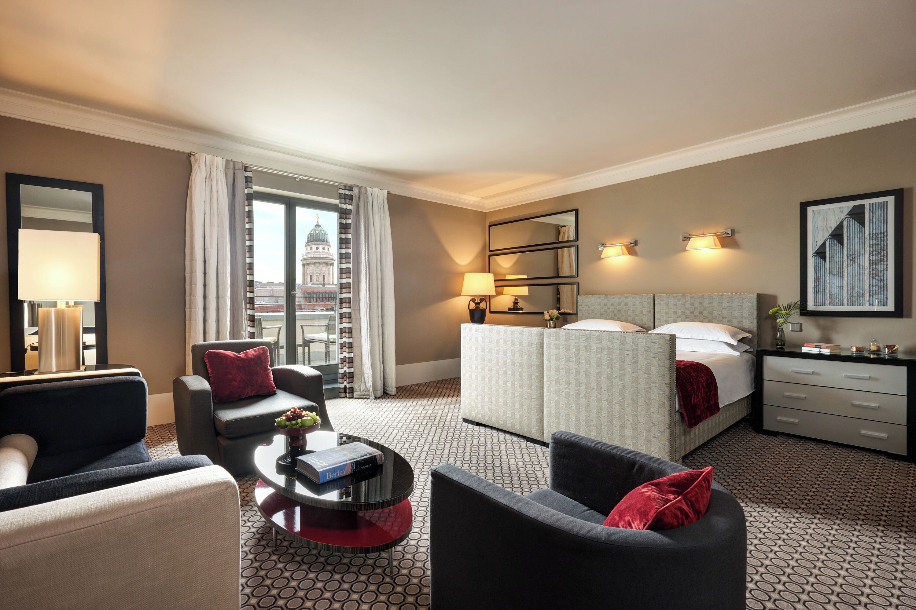 Literie hypoallergénique, minibar, coffres-forts dans les chambres