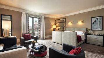 Executive Suite | Hypo-allergenic bedding, minibar, in-room safe, individually decorated