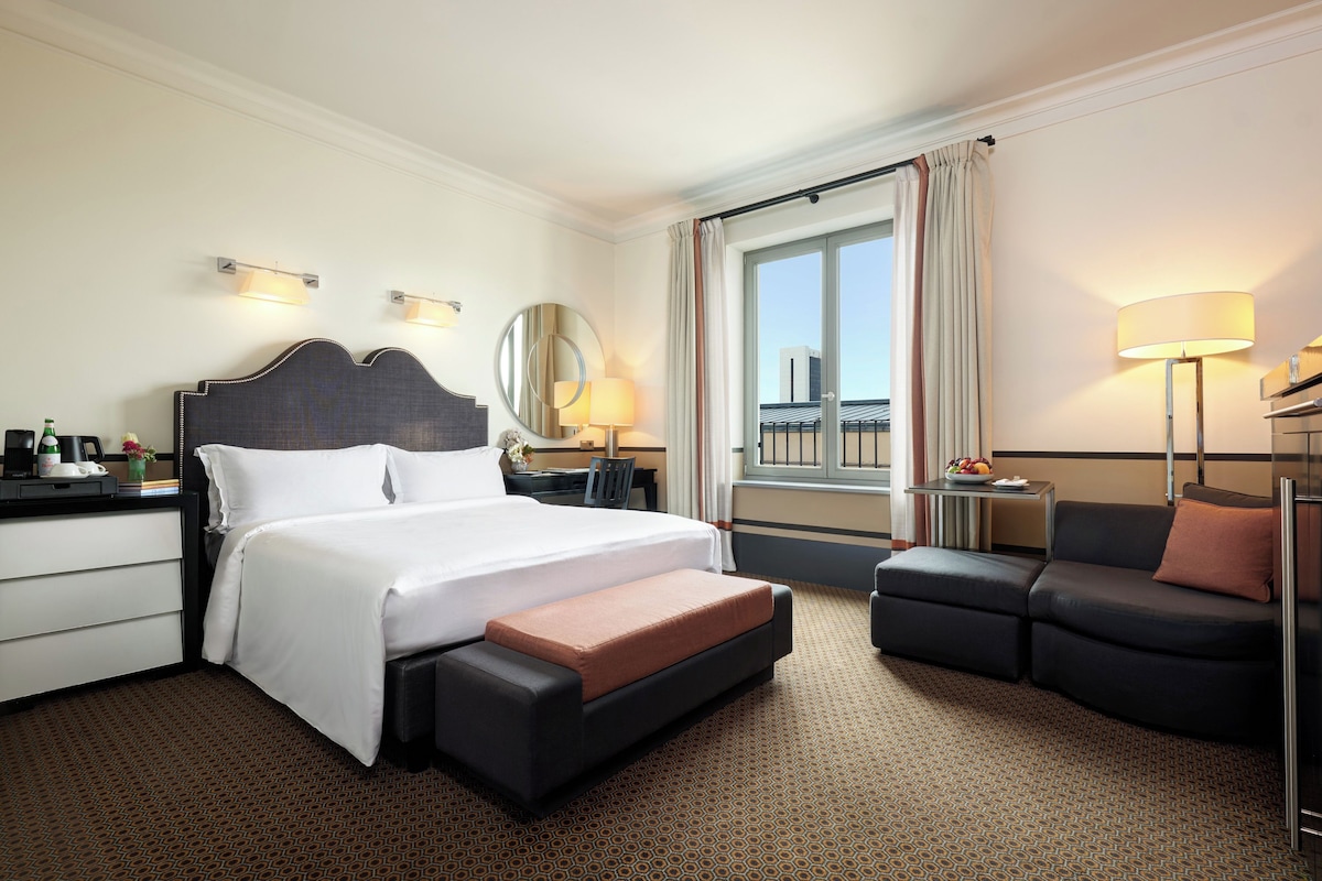 Superior Room | Hypo-allergenic bedding available, minibar, in-room safe, desk