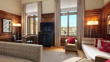 Suite Grand, 1 habitación | Ropa de cama hipoalergénica y minibar