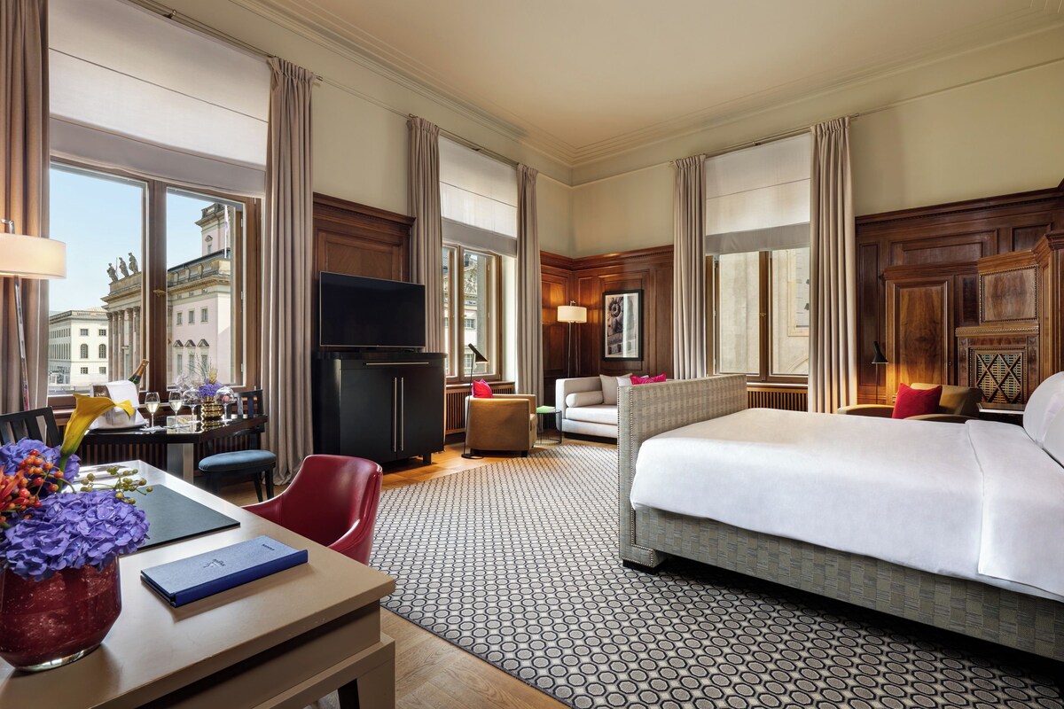 Grand Room (Historic) | Hypo-allergenic bedding available, minibar, in-room safe, desk