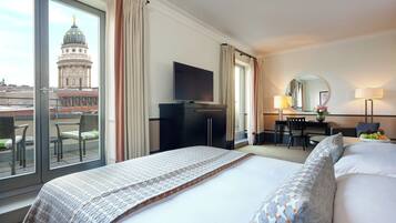 Hypo-allergenic bedding, minibar, in-room safe, individually decorated