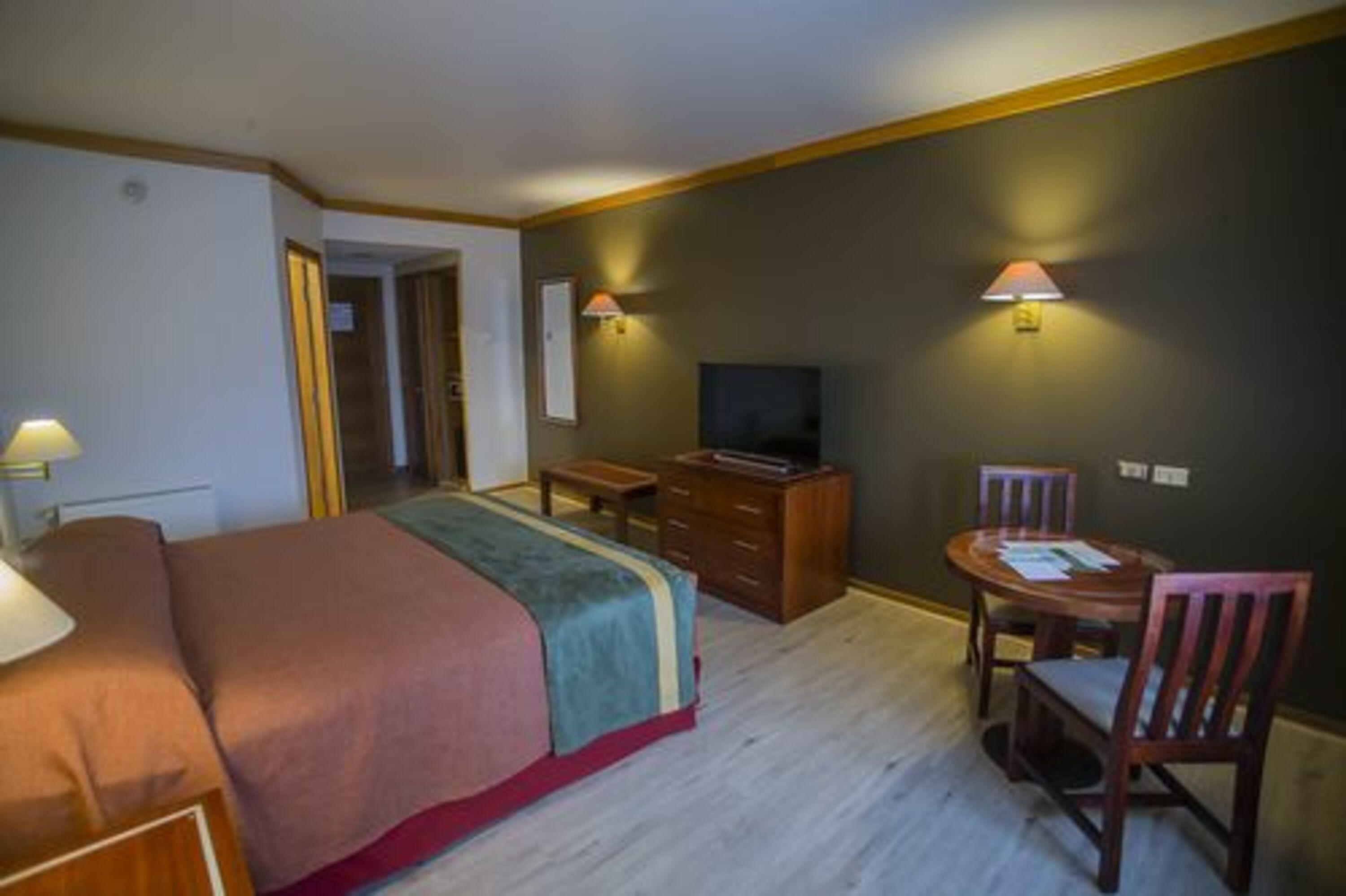 standard room | 1 bedroom, minibar, in-room safe, desk