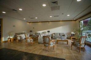 Coin salon dans le hall