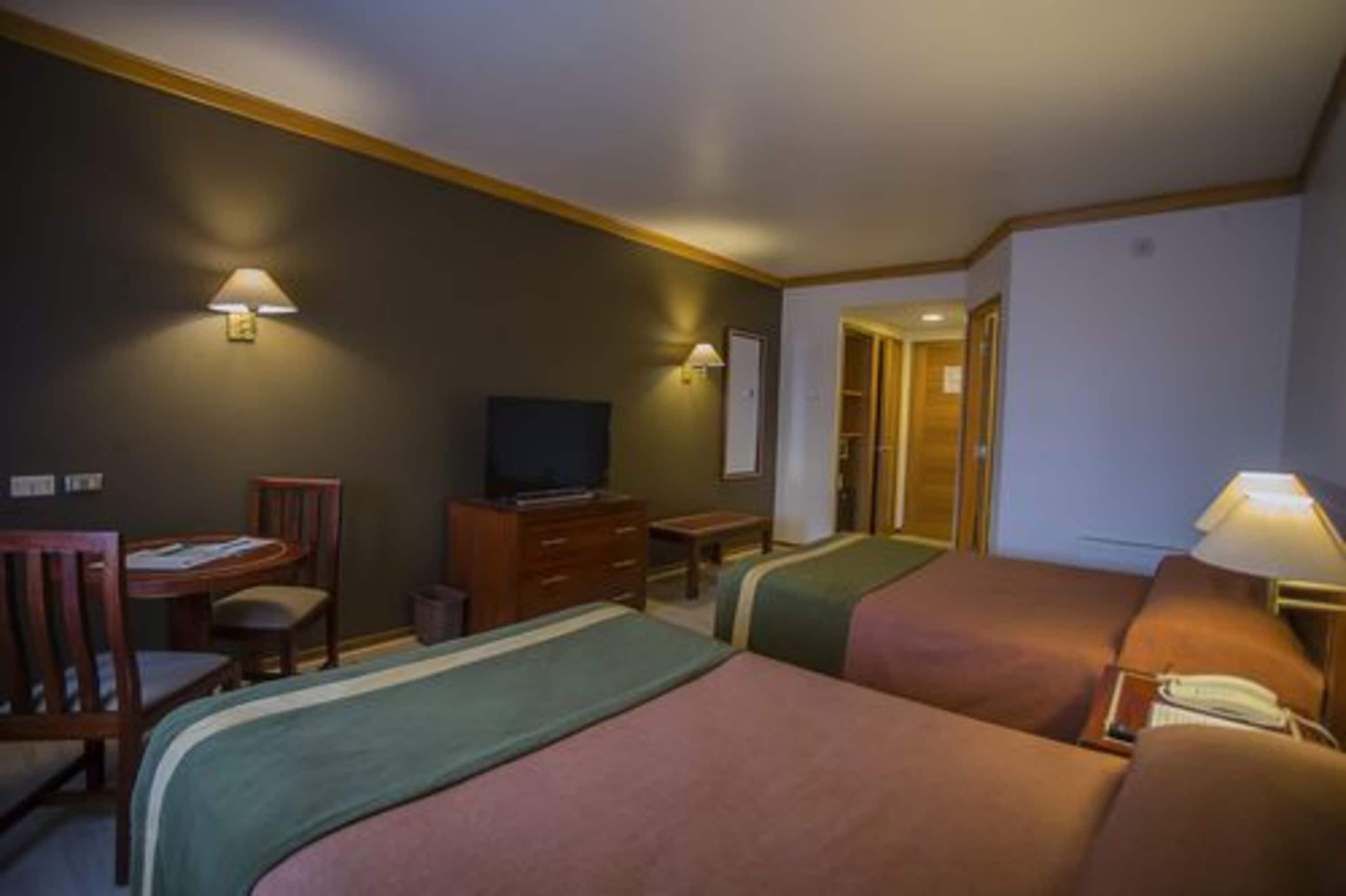 double room | 1 bedroom, minibar, in-room safe, desk