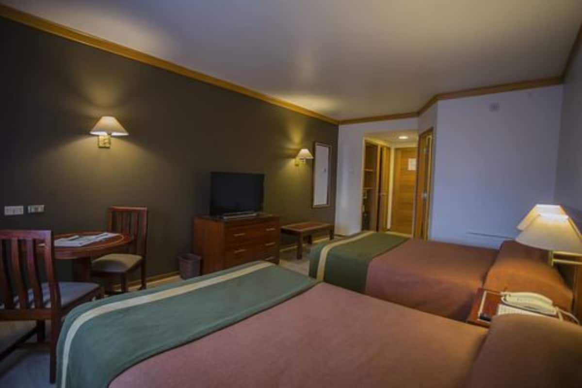 double room | 1 bedroom, minibar, in-room safe, desk