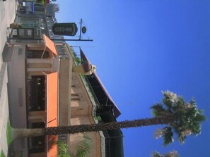 Aperto a colazione, pranzo e cena