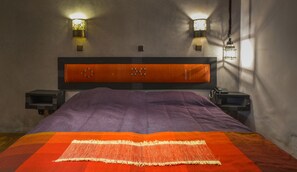 Standaard kamer | Een minibar, een kluis op de kamer, verduisterende gordijnen, wifi