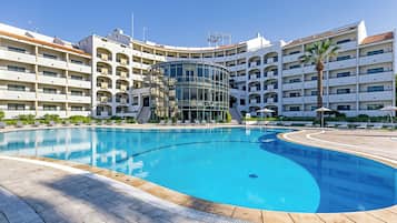 AuĂenpool, LiegestĂŒhle