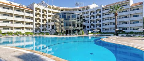 Outdoor pool, pool loungers