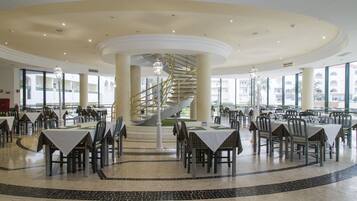 2 restaurants servant le petit déjeuner