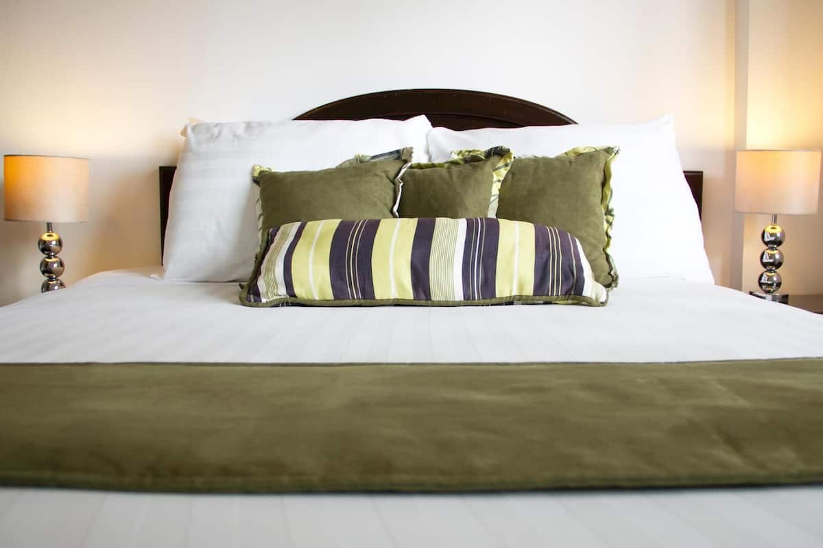 Premium bedding, in-room safe, individually decorated