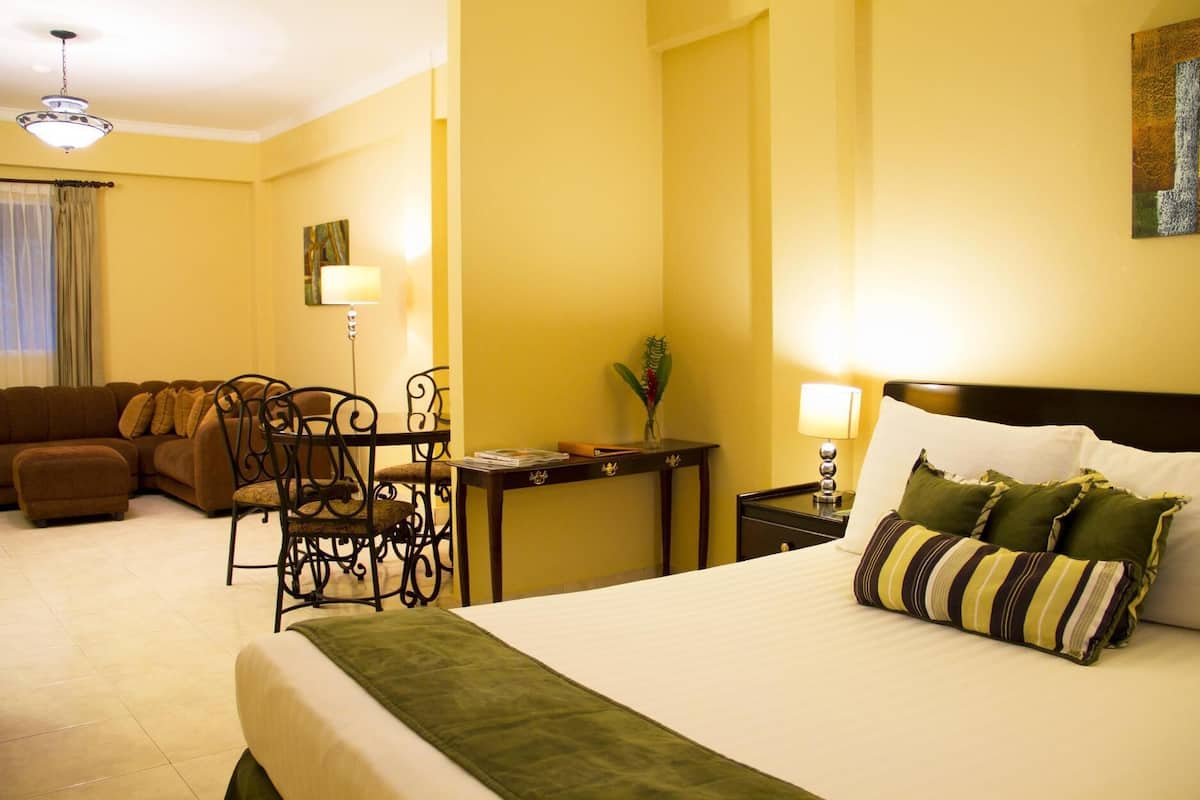Premium bedding, in-room safe, individually decorated
