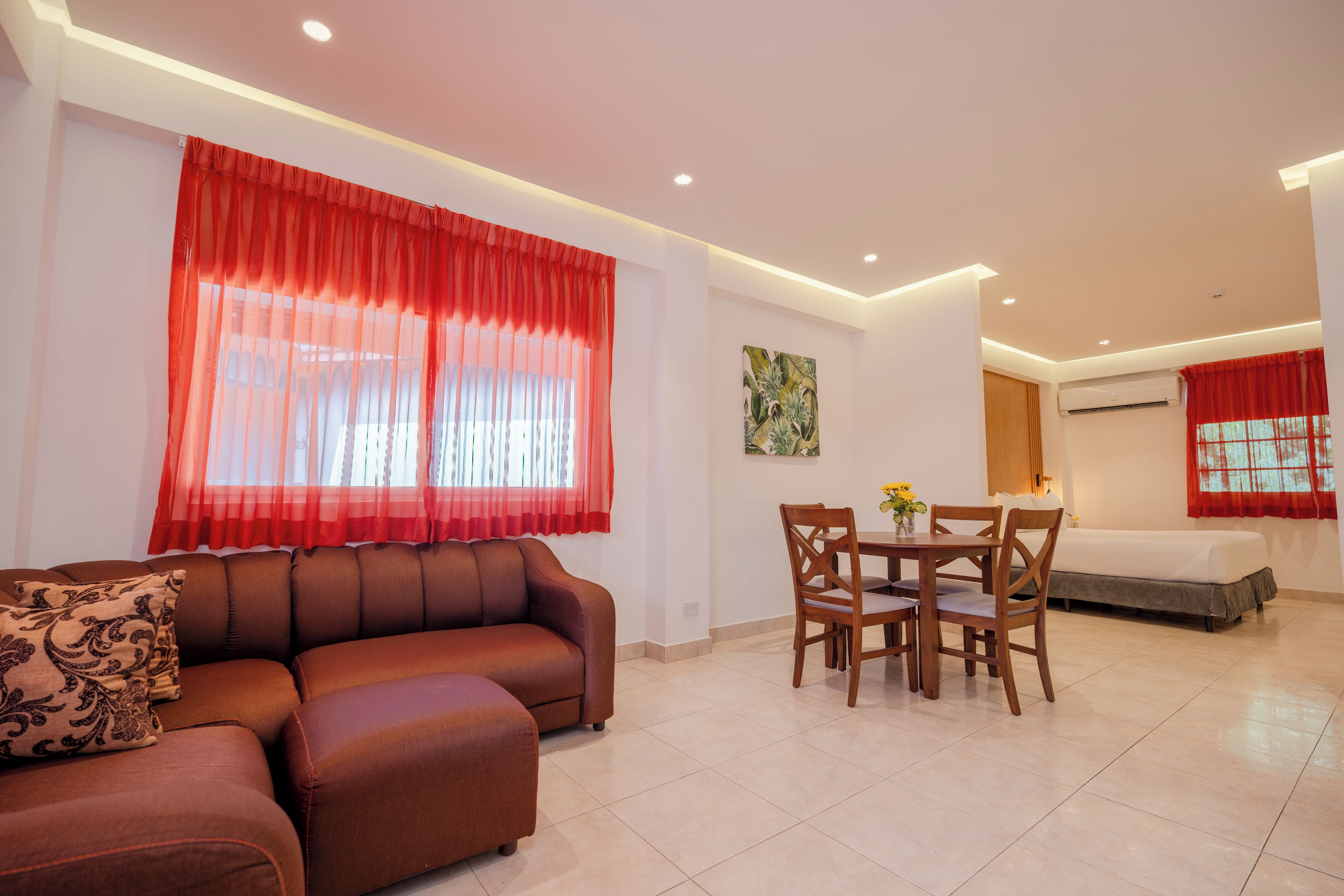 Suite junior, 1 cama Queen size | Ropa de cama de alta calidad y caja de seguridad en la habitación 