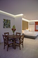 Junior Suite, 1 Queen Bed