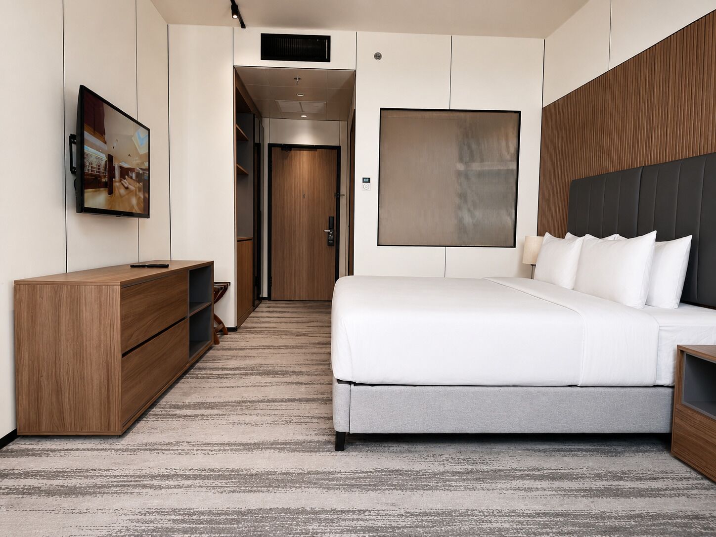 Premium bedding, in-room safe, desk, blackout drapes