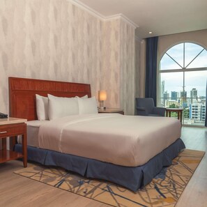 Premium bedding, in-room safe, desk, blackout curtains - Waymore Hotel Spa and Casino (Panama City)