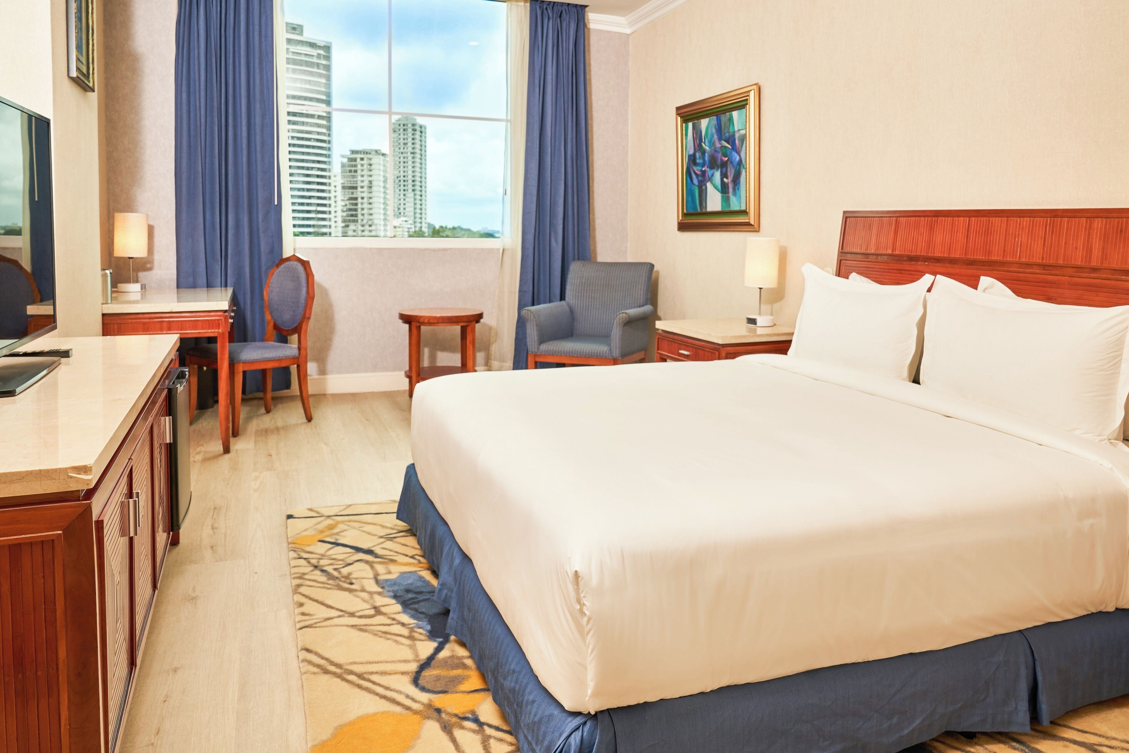 Premium bedding, in-room safe, desk, blackout drapes