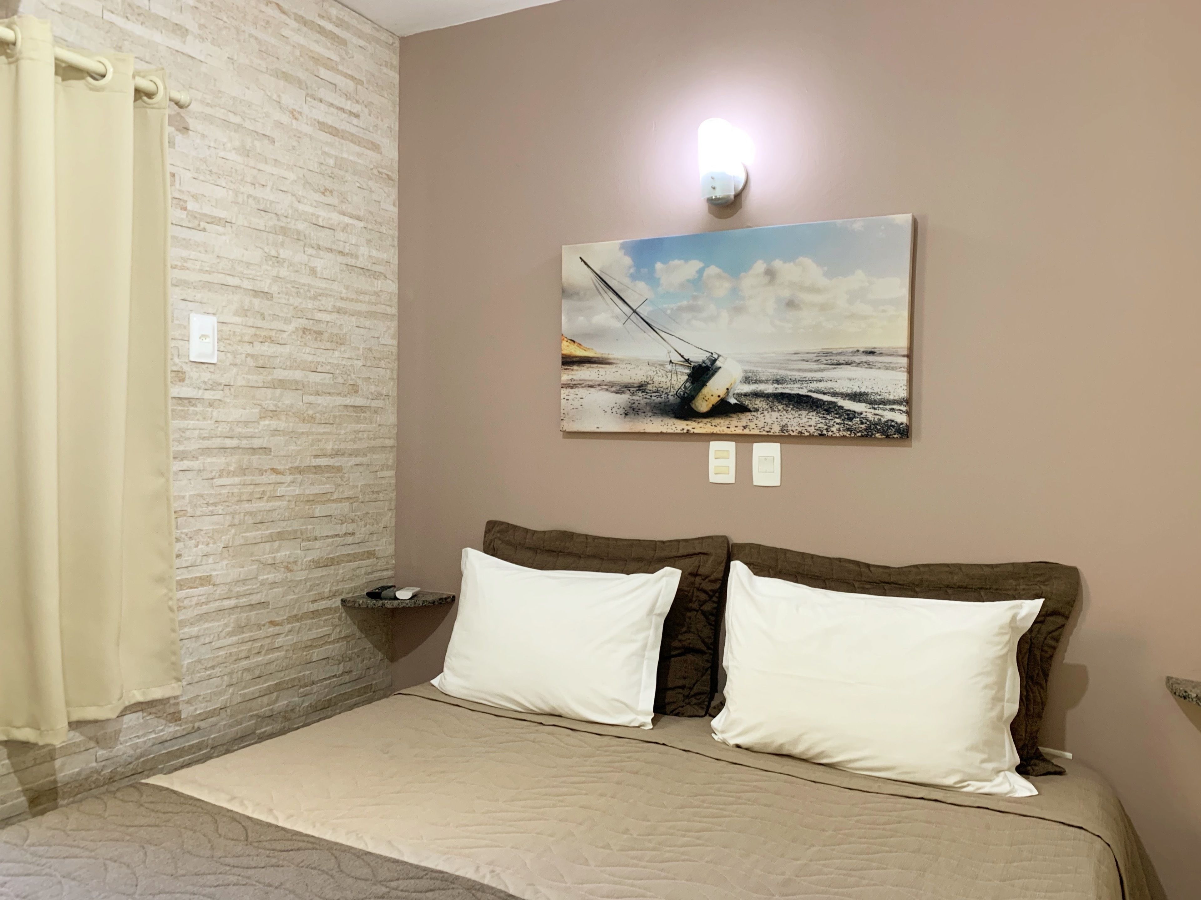 1 多间卧室、高档床上用品、迷你吧、客房内保险箱