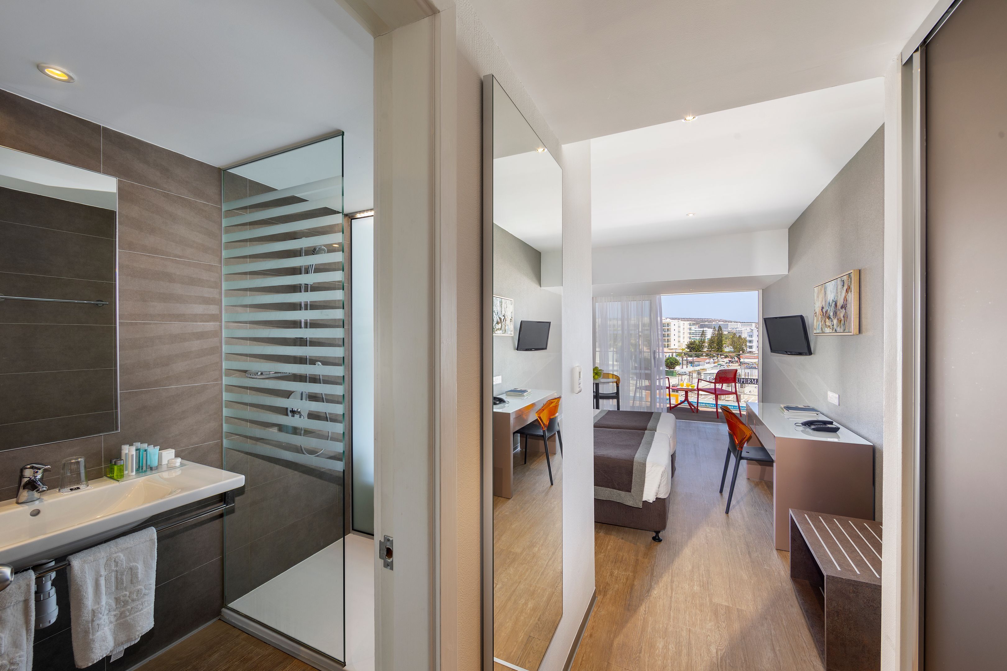 standard room, courtyard view | premium bedding, down duvets, in-room safe, desk