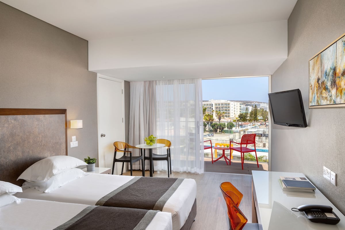 Standard Room, Courtyard View | Premium bedding, down duvets, in-room safe, desk